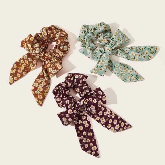 🔥HP!🔥 Floral Daisy Chiffon Bow Knot Scrunchie - Picture 3 of 3